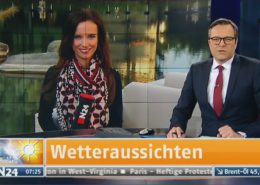 TV Moderatorin Susanne Schöne on air Außendreh