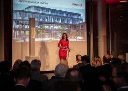 Moderatorin Susanne Schöne aus München moderiert die feierliche Eröffnung des FRICKE Campus in der Nähe von Hamburg , Branche: Landtechnik Agrar Landmaschinen