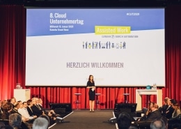 Moderator Susanne Schöne für Themen rund um Digitalisierung IT Robotics & Künstliche Intelligenz moderiert eine Event zum Thema Cloud in Köln Bonn